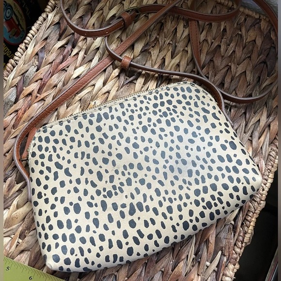 Simple practical animal print crossbody perfect for fall leather strap buckle - Picture 1 of 5